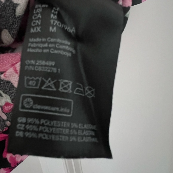 H&M Women's Floral Wrap CropTop - Pink and Black Size Medium - Picture 9 of 9
